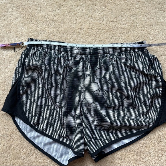 Nike Women's Black & White Dri-Fit Running Shorts w/ Lining - Size S - VGUC - Picture 7 of 9